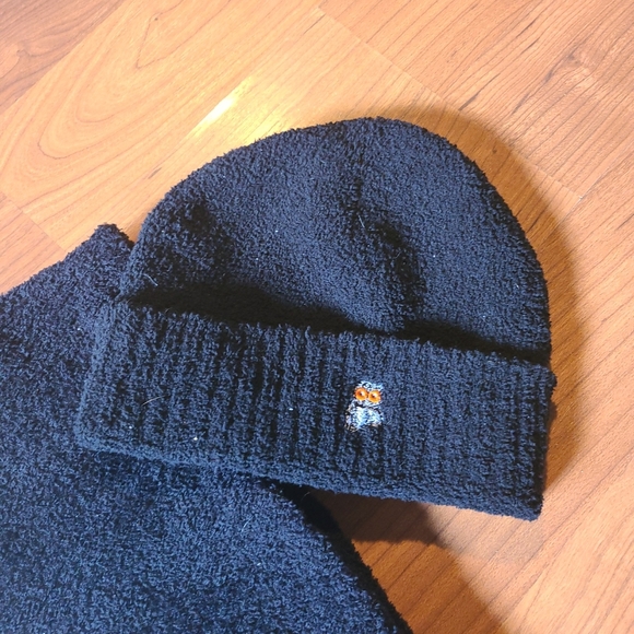 Hooters black unisex scarf and beanie set - Picture 6 of 14